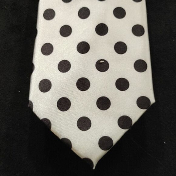 MEN'S ST. PATRICK WHITE/BLACK POLKA DOT TIE AND POCKET SQUARE SET. - Picture 2 of 5